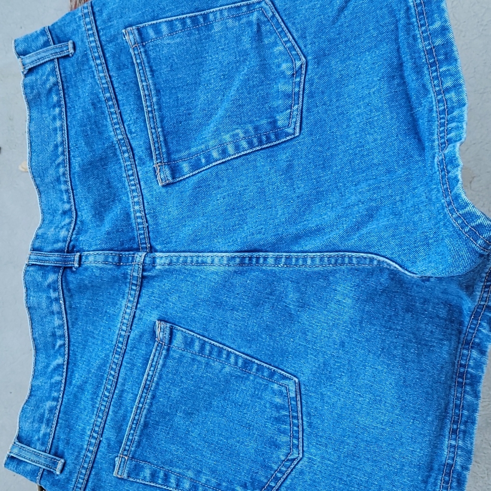 Denim Shorts - floral pocket design.  Size 17/18 - Picture 6 of 7